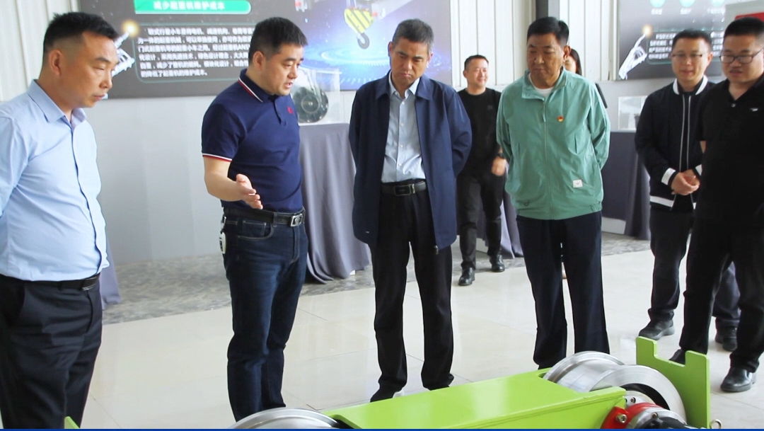 4月19日，熱烈歡迎市人大常委會副主任王國紅帶隊調研東起集團